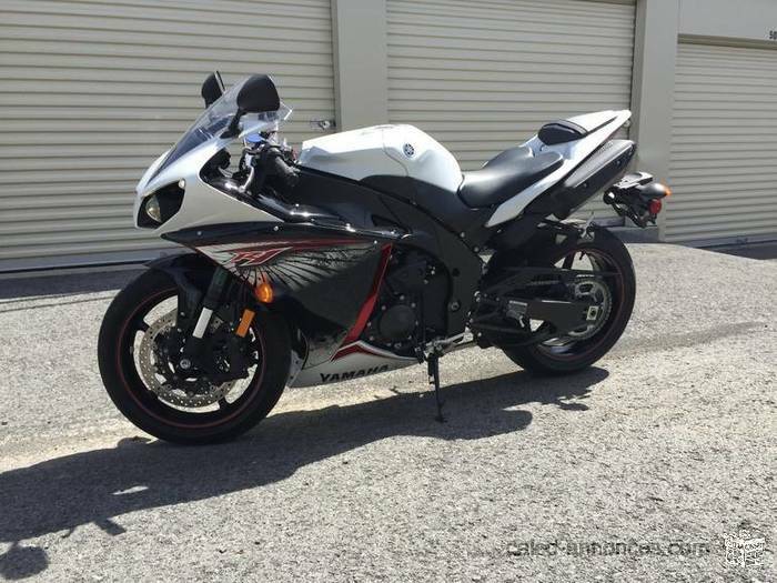 2012 Yamaha Yzf R1, Must Sell! In Perfect condition. Like New! for sale